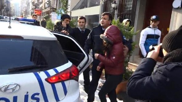 BEYOĞLU'NDA BİR KADININ REHİN TUTULUYORUM İHBARI POLİSİ HAREKETE GEÇİRDİ