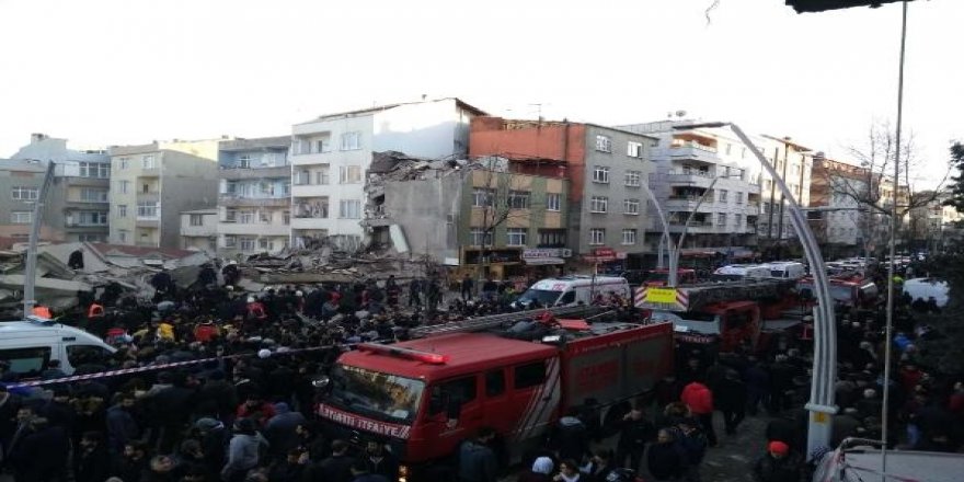 İSTANBUL'DA ÇÖKEN BİNA GÜVENLİK KAMERASINDA