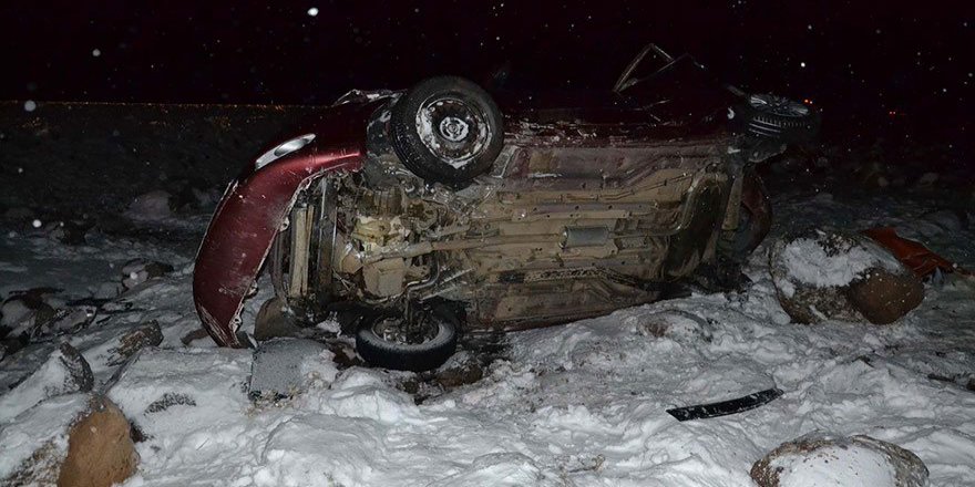 DÜĞÜN YOLUNDA FECİ KAZA: 4 ÖLÜ 1 YARALI