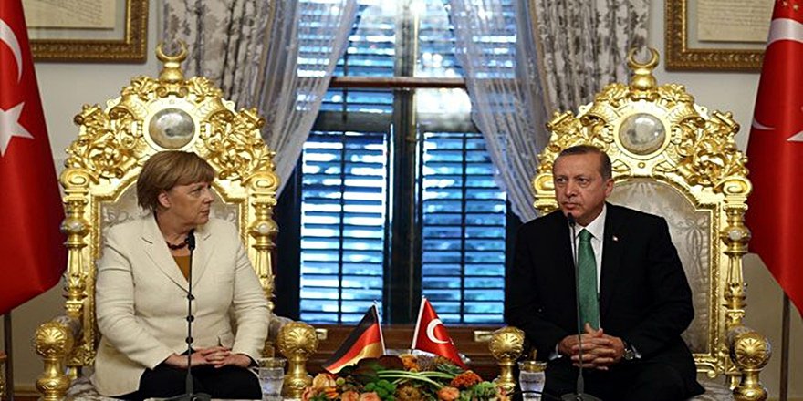 ALMAN BASININDA TUHAF ERDOĞAN MERKEL BENZETMESİ
