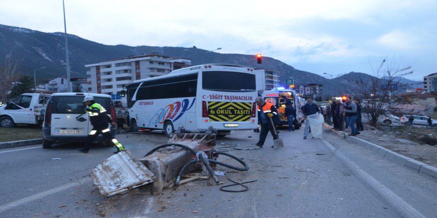 DENİZLİ'DE FECİ KAZA; 17'Sİ ÖĞRENCİSİ 25 YARALI