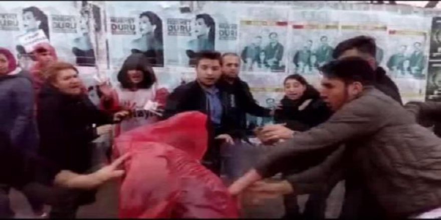 Bakırköy'de 'Hayır' standı açan kadınlara saldırı