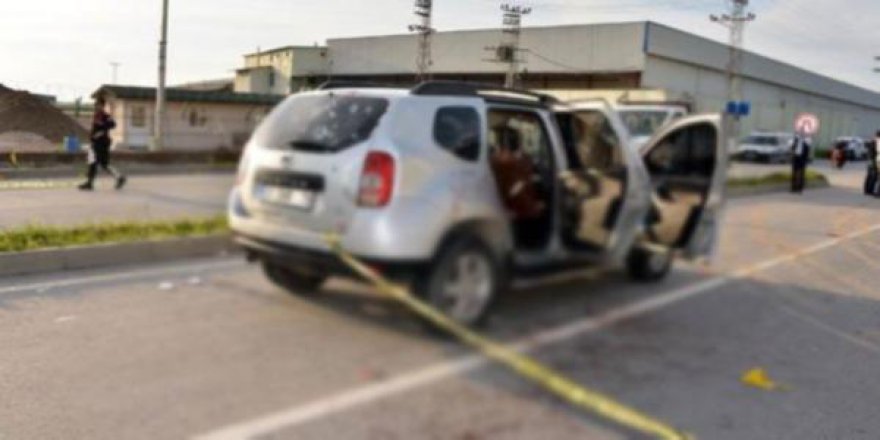Adana'da otomobil tarandı: 1 ölü, 2 yaralı