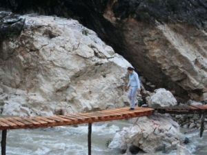 Uydu Yapan Büyük Ülke İnsanına Köprü Yapamadı