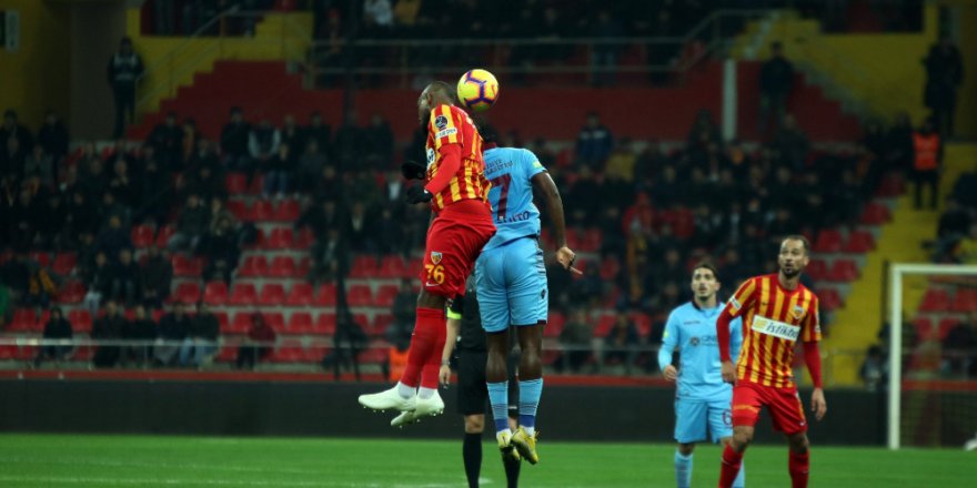 Trabzon ev sahibi Kayseri'yi ezdi geçti 0-2