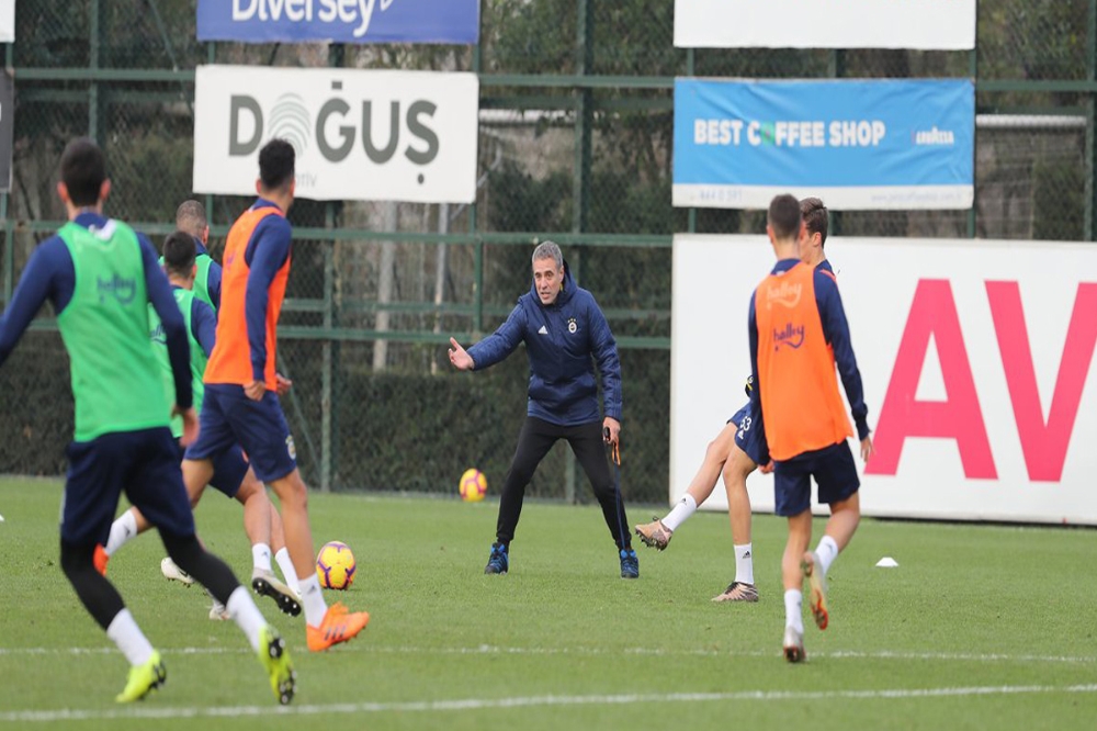 Fenerbahçe’de Antalyaspor maçı hazırlıkları son sürat devam ediyor