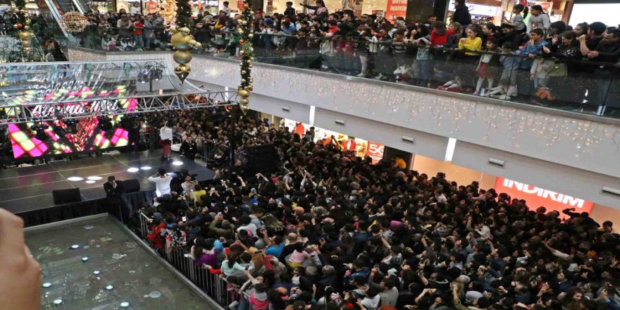 Aleyna Tilki Antalya'da coşturdu