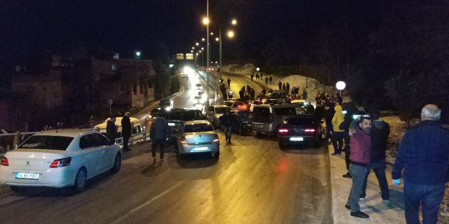 Samsun'da feci kaza 13 araç birbirine girdi ; 4 , yaralı