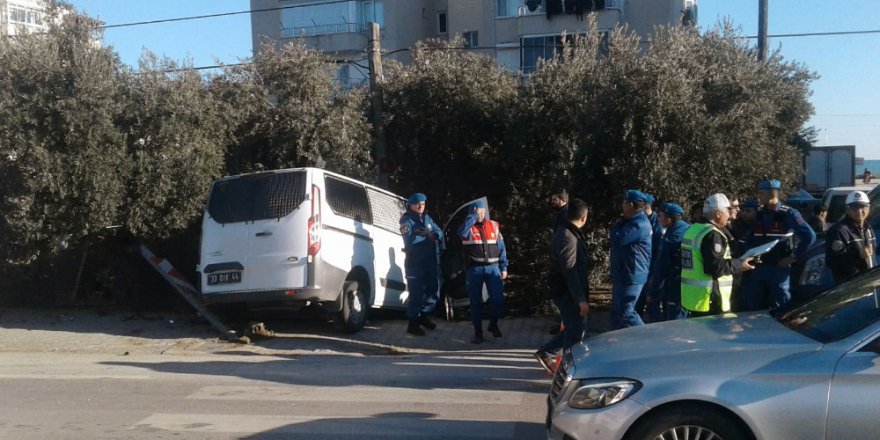Mersin’de askeri araç kaza yaptı: 4’ü asker 5 yaralı