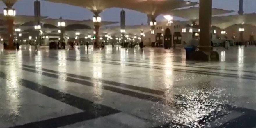 Medine'de aşırı yağışlar sonrası sel görüntüleri