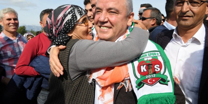 Muhittin Böcek'e Antalya ilçelerinde büyük ilgi