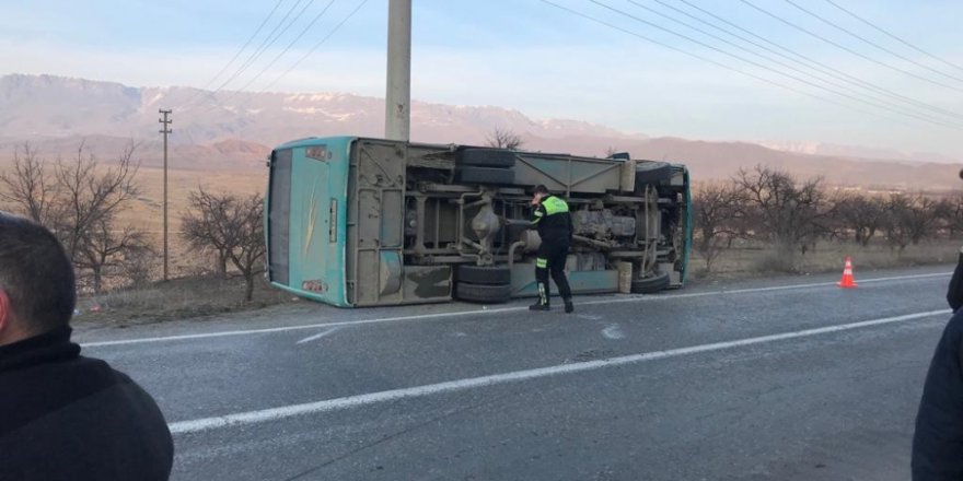 Öğrenci Servisi Kaza Yaptı: 3’ü Ağır 17 Yaralı