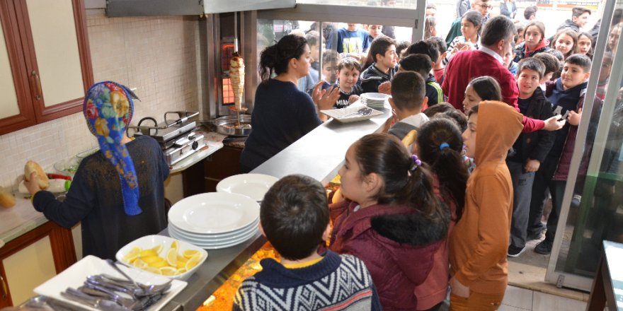 Bu Lokantada Öğrencilere 1 Gün Boyunca Yemek Ücretsiz
