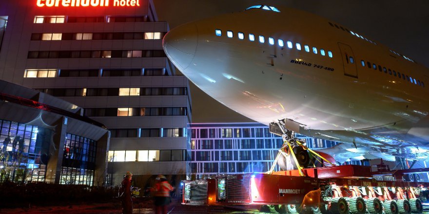 Dev Jumbo Jet Otelin Bahçesinde