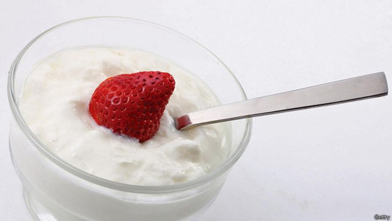 150903142920_yoghurt_strawberry_624x351_getty.jpg