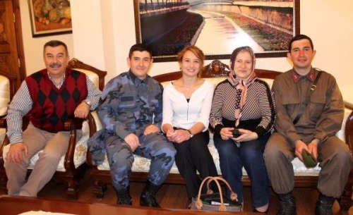 2 OĞLU DA ASKER OLAN ÇİFTE AĞLATAN SÜRPRİZ