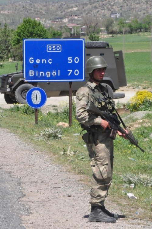 2 UZMAN ÇAVUŞ KAÇIRILDI