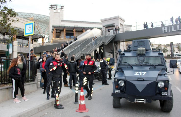 İstanbul’da AVM önünde silah sesi