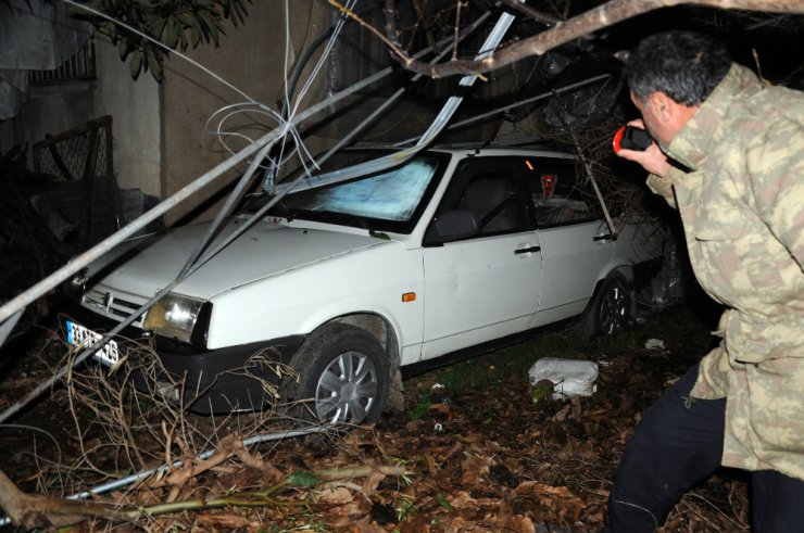 Mersin’de hortum seraları yıktı geçti