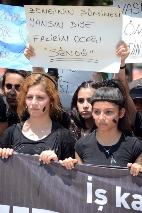 ADANA'DA LİSELİLERDEN SOMA'DA ANMA