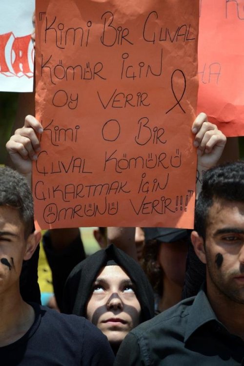 ADANA'DA LİSELİLERDEN SOMA'DA ANMA