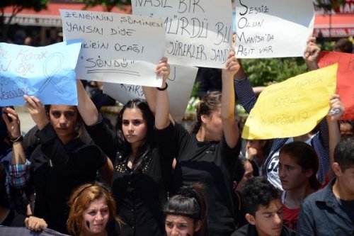 ADANA'DA LİSELİLERDEN SOMA'DA ANMA