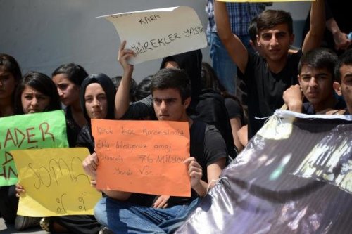 ADANA'DA LİSELİLERDEN SOMA'DA ANMA