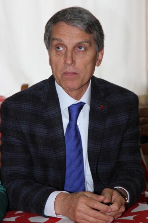 AKP CAMİ AVLUSUNA SİYASET SOKTU