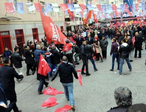 AKP ve CHP ARASINDA SOKAK KAVGASI .ÇIKTI