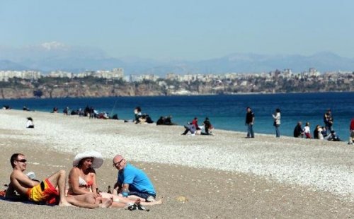 ANTALYA'DA OYUNU KULLANAN SAHİLE KOŞTU