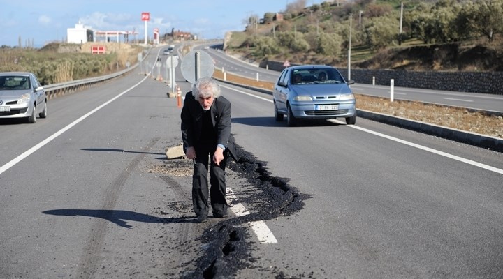 canakkalede-bir-yillik-duble-yol-boyle-coktu_1470253_720_400.jpg