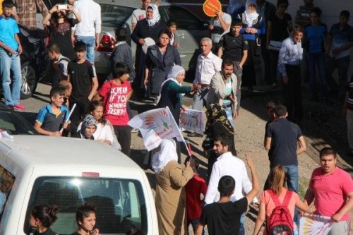 DİYARBAKIR'DA 5 BİN KİŞİ SOMA İÇİN SGK'YA YÜRÜDÜ