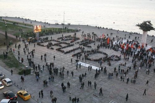 ERDOĞAN'I MİTİNG MEYDANINDA BÖYLE PROTESTO ETTİLER