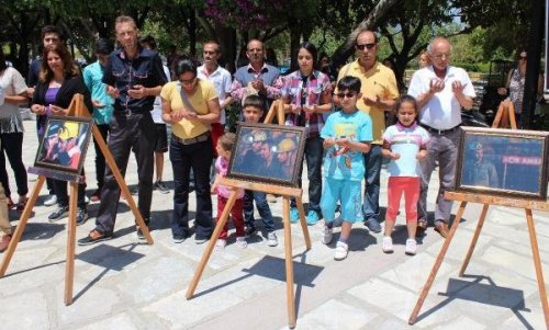 FİNİKE BELEDİYESİ'NDEN MADEN İŞÇİLERİ İÇİN BARETLİ ANMA