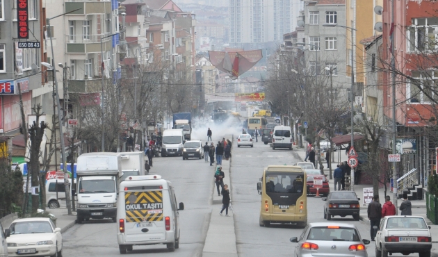 gazideki_operasyona_tepki_gosteren_grup_polise_saldirdi.jpg