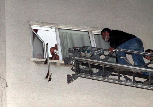 İŞADAMI ALACAĞI İÇİN GİTTİĞİ EVDE REHİN ALINDI