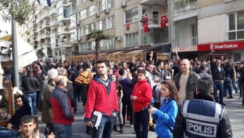 İzmir’de Başbakan’a Tepki Eylemlerine Polis Müdahalesi