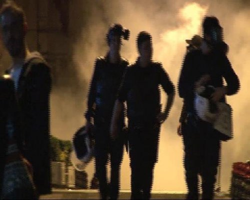 KADIKÖY'DE EYLEM YAPAN GRUBA POLİS MÜDAHALE ETTİ