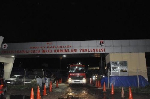 KANDIRA CEZAEVİ'NDE İSYAN VE YANGI