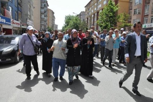 MADEN İŞÇİLERİ YÜRÜYÜŞE GEÇTİ