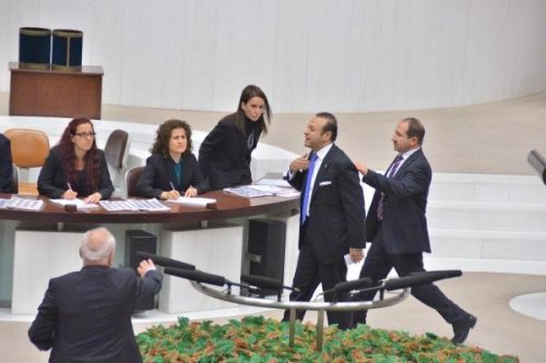 MECLİS SORUŞTURMA ÖNERGESİ GÖRÜŞMELERİNDE GERGİNLİK