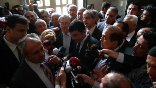 MECLİSTE CHP'LİLER İLE POLİS KAVGASI