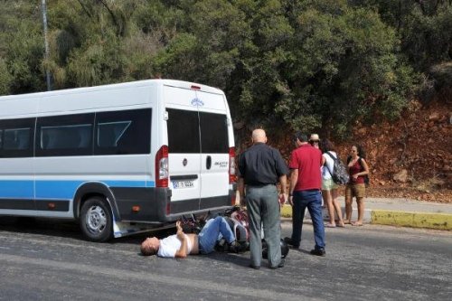 MOTOSİKLET KAZASI GEÇİRDİ SIYRIK BİLE YOKTU 2 SAAT SONRA ÖLDÜ