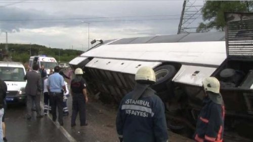 OTOBÜS DEVRİLDİ 22 YARALI