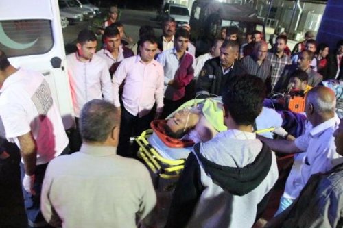 OTOMOBİL SULAMA KANALINA DEVRİLDİ!