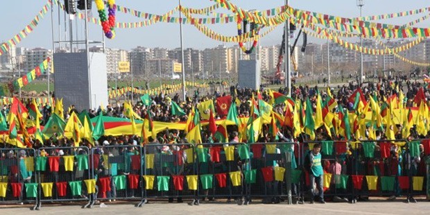 page_diyarbakir39da-halk-geceden-nevruz-alanina-doldurmaya-basladi_183297286.jpg