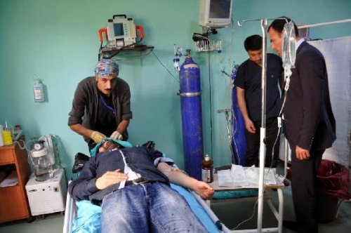 POLİS OKULA GAZ BOMBASI ATTI ÇOCUKLAR HASTANELİK