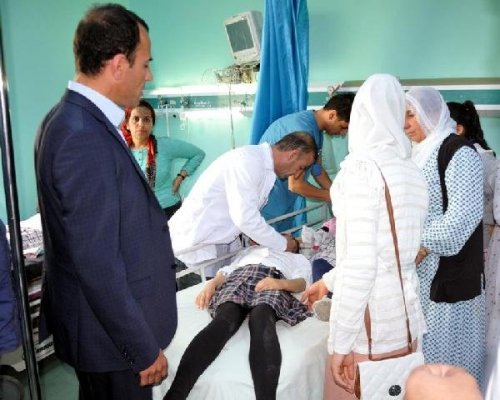 POLİS OKULA GAZ BOMBASI ATTI ÇOCUKLAR HASTANELİK