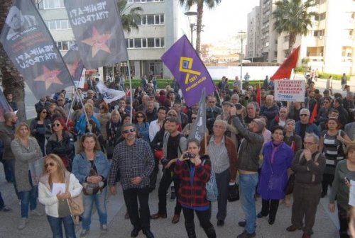 SANATÇILARDAN KOSTÜMLÜ PROTESTO