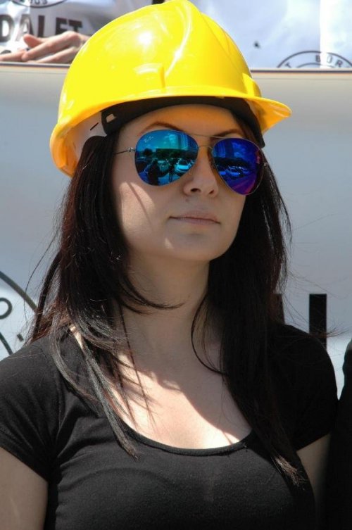 SOMA ŞEHİTLERİ İÇİN SİYAH GİYDİLER